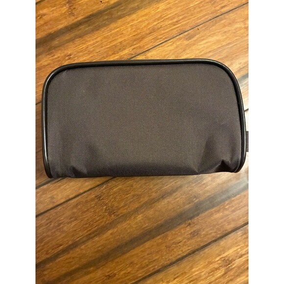 NEW Emirates Business Class Men’s amenity Toiletry kit Bvlgari Cologne - Picture 3 of 9